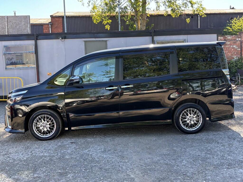 Toyota Voxy Mpv 1.8 Hybrid Euro 6 202121 Black #4