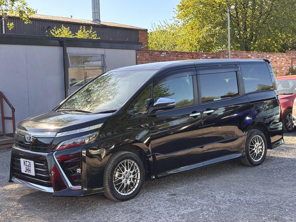 Toyota Voxy Mpv 1.8 Hybrid Euro 6 202121 Black #3