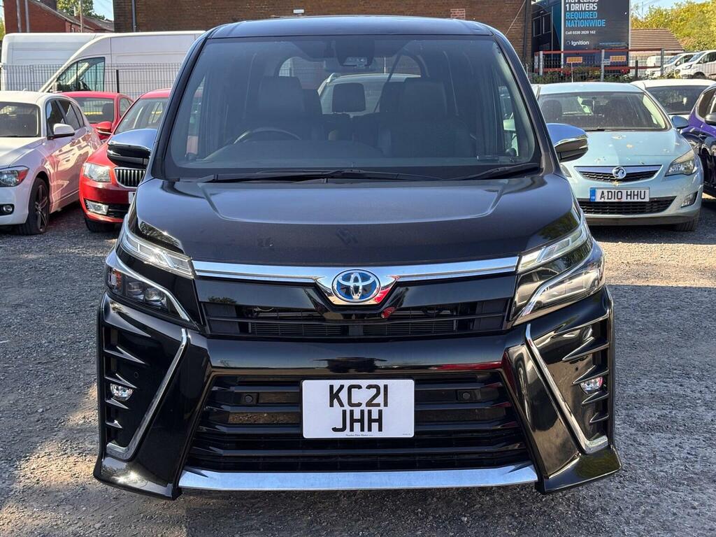 Toyota Voxy Mpv 1.8 Hybrid Euro 6 202121 Black #2