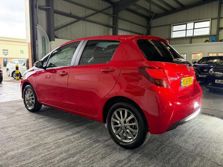 Toyota Yaris 1.33 Dual Vvt-i Icon Euro 6 YL65RSU Red #4