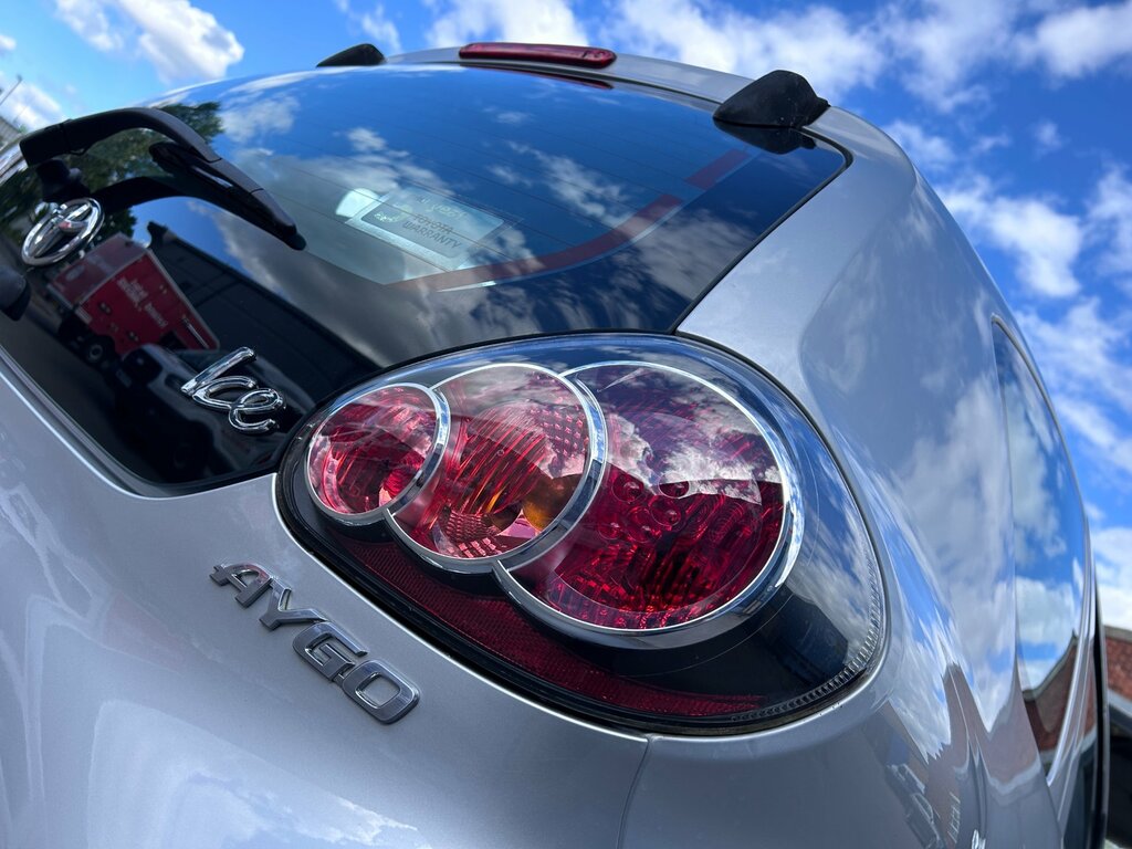 Toyota Aygo 1.0 Vvt-i Ice Hatchback Euro 5 Silver #2