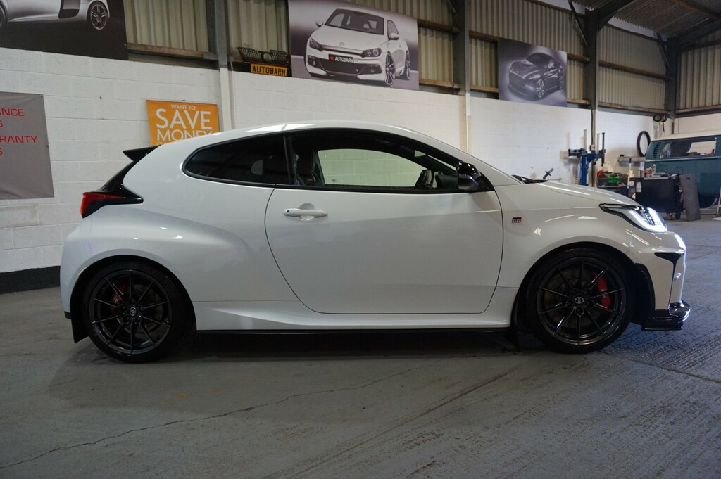 Toyota Yaris Hatchback 1.6 T Gr Circuit 202171 White