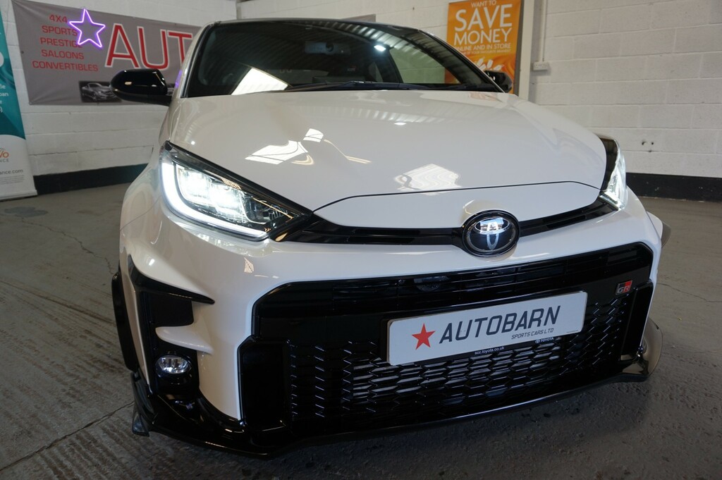 Toyota Yaris Hatchback 1.6 T Gr Circuit 202171 WH71AWP White #5