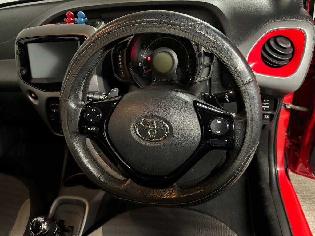 Toyota Aygo 1.0 Vvt-i X-play X-shift Euro 6 YE20LVC Red #4