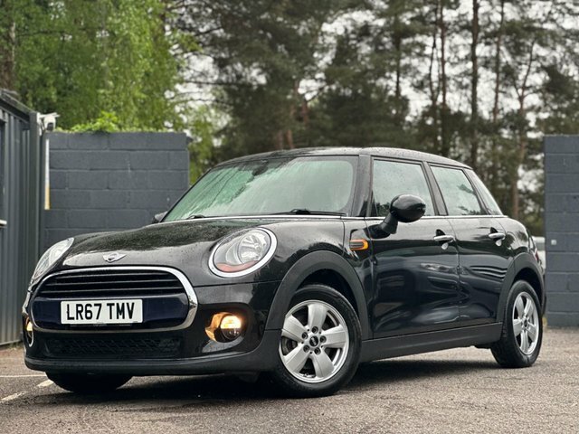 Mini Hatch 2017 1.5 Cooper Hatchback Euro 6 LR67TMV Black #2