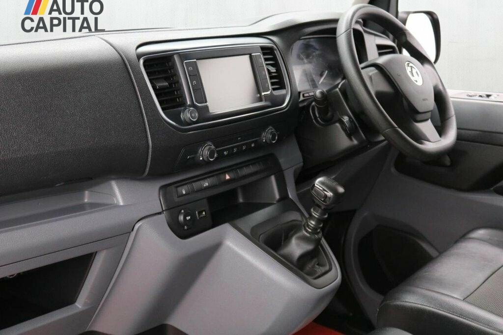Vauxhall Vivaro 1.5L Dynamic 6Dr DV21VMO White #2
