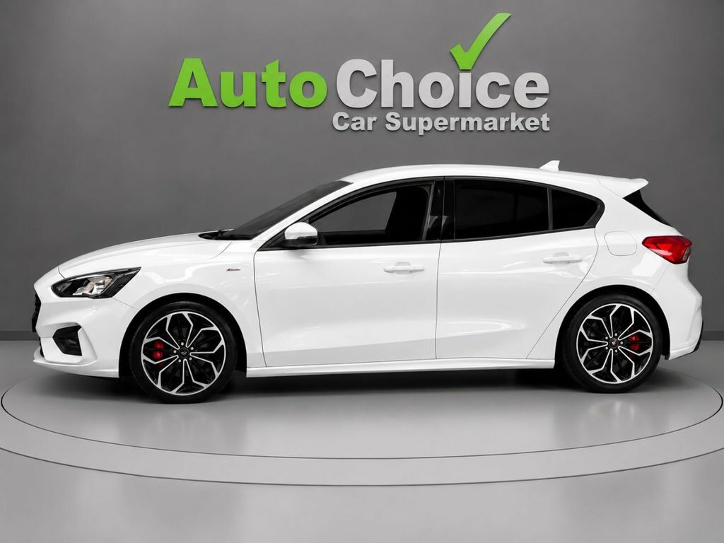 Ford Focus 1L St-line X White