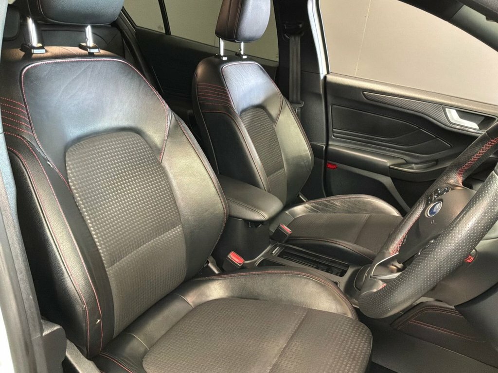 Ford Focus 1L St-line X FV18HXK White #6