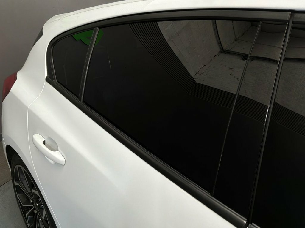 Ford Focus 1L St-line X FV18HXK White #5