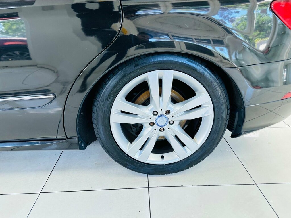 Mercedes-Benz R Class  Black #13