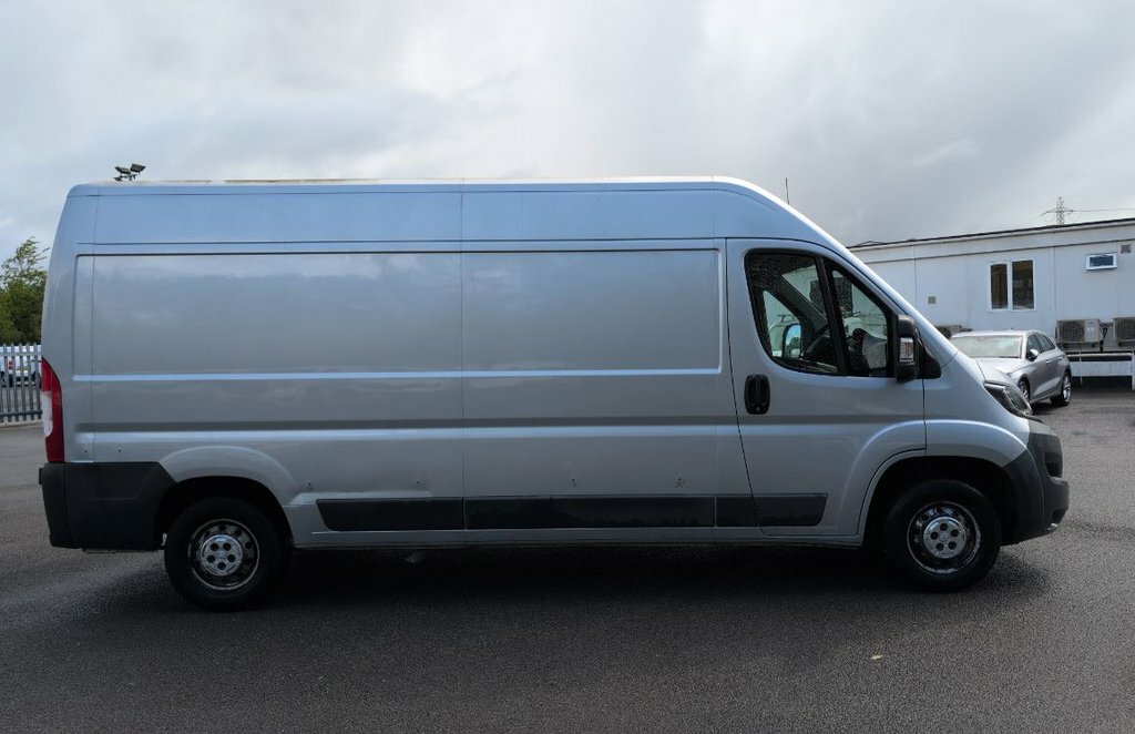 Peugeot Boxer 2L Professional Silver #2
