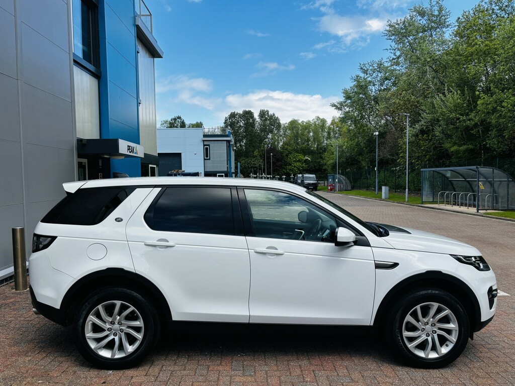 Land Rover Discovery Sport 2.0 Td4 Se Tech PX19PFO White #6