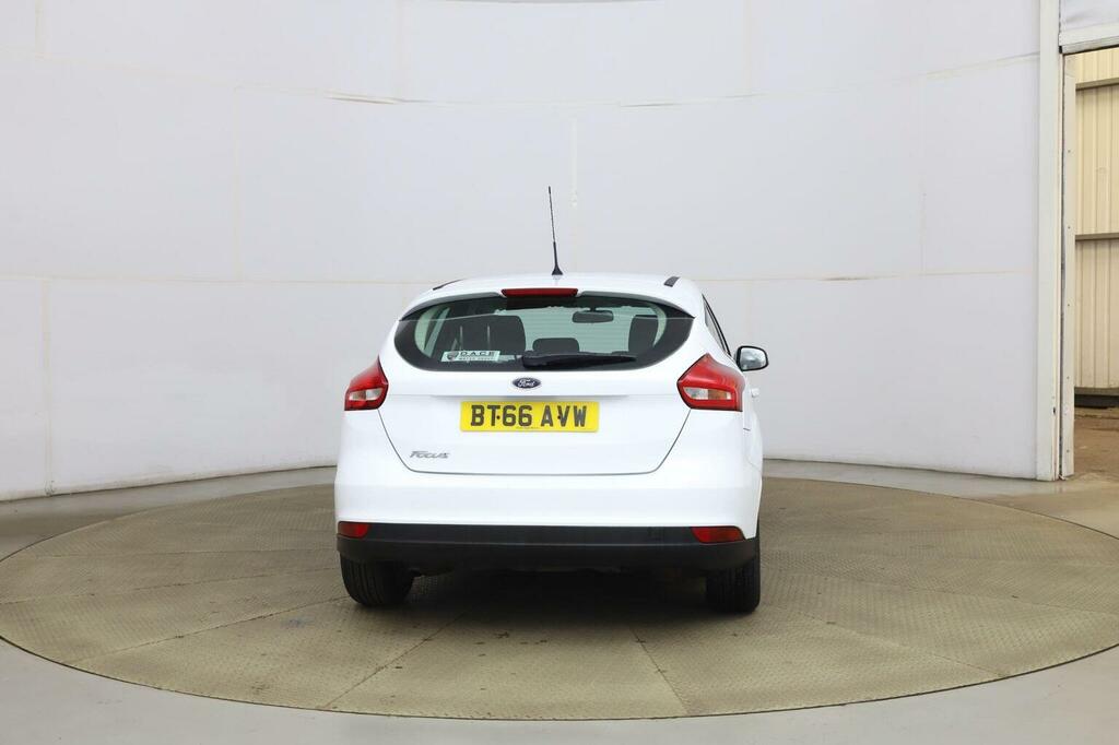 Ford Focus Hatchback 1.5 Tdci Zetec Powershift Euro 6 Ss 5 BT66AVW White #4