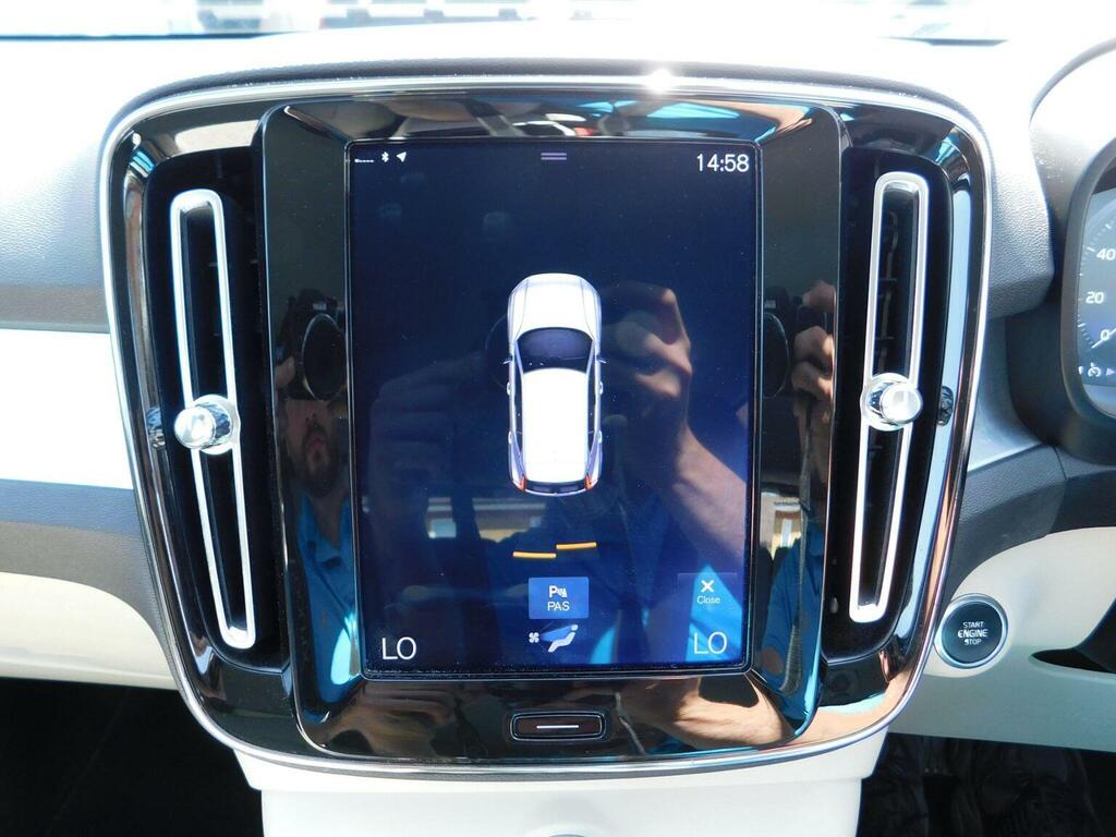 Volvo XC40 Suv 2.0 T4 Momentum Awd Euro 6 Ss 201 SN68HJE Grey #4