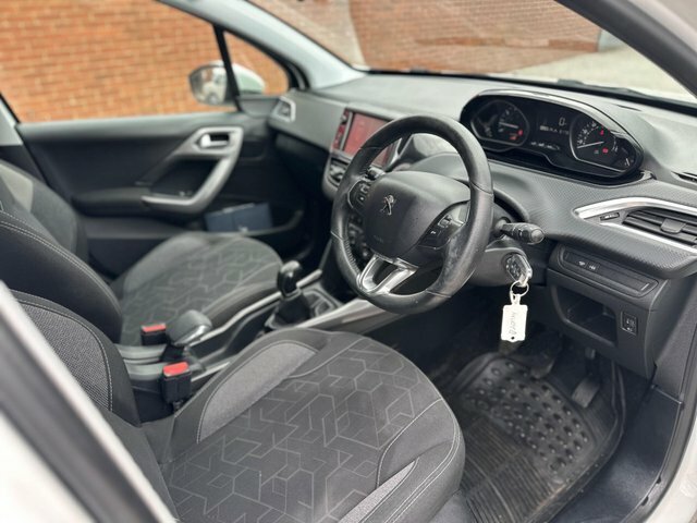 Peugeot 2008 Puretech Active Euro 6 DA67TKY White #5