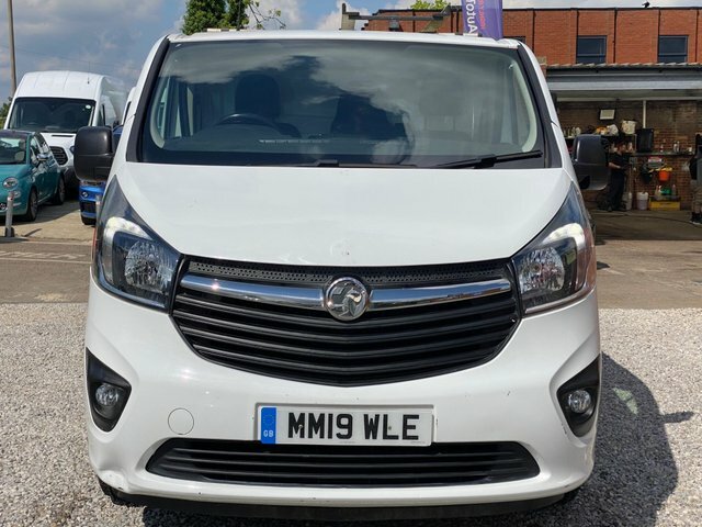 Vauxhall Vivaro Cdti 2900 Biturbo Ecotec MM19WLE White #2