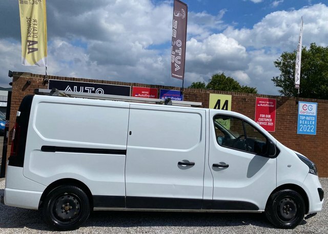 Vauxhall Vivaro Cdti 2900 Biturbo Ecotec MM19WLE White #4