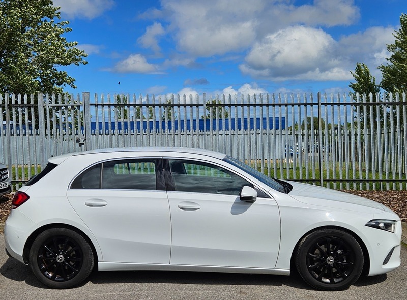 Mercedes-Benz A Class 1.5 A180d Sport Executive DU69YFY White #2