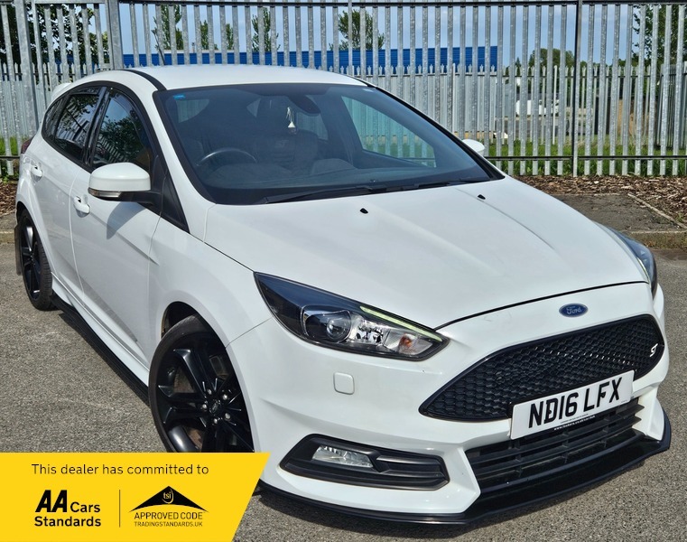 Ford Focus 2.0T Ecoboost St-3 Hatchback White
