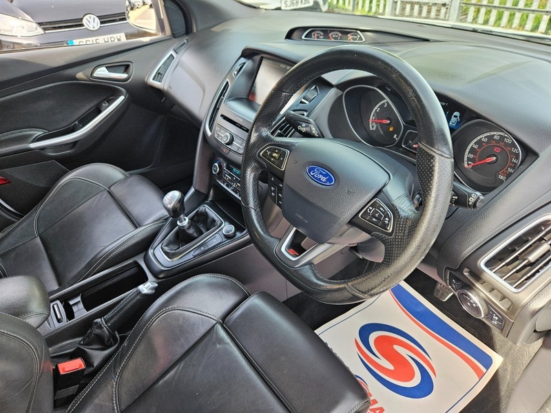 Ford Focus 2.0T Ecoboost St-3 Hatchback ND16LFX White #5