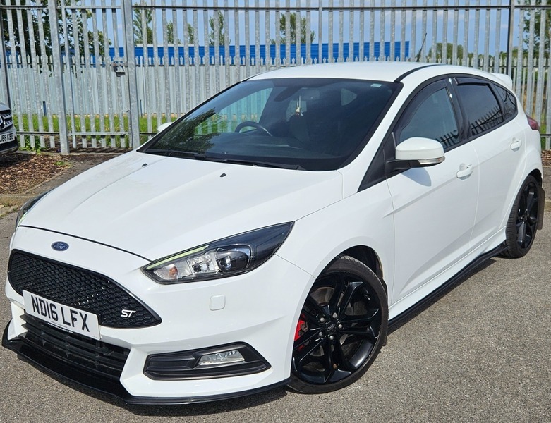 Ford Focus 2.0T Ecoboost St-3 Hatchback ND16LFX White #3