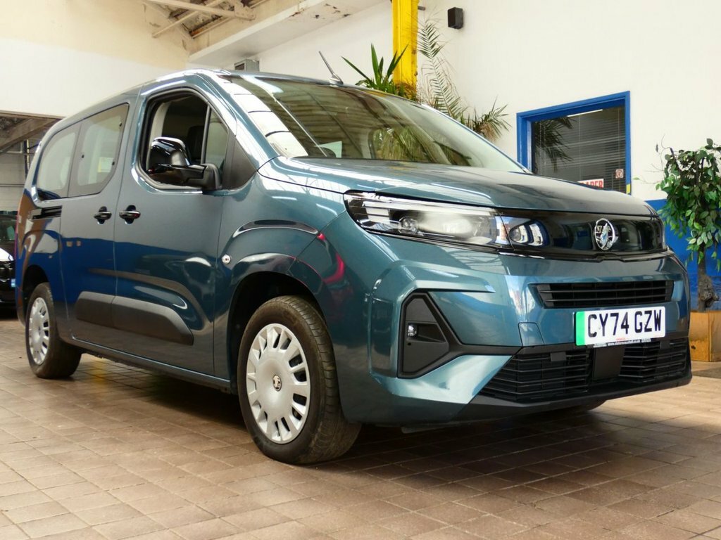Vauxhall Combo-e Life Mpv CY74GZW Blue #6