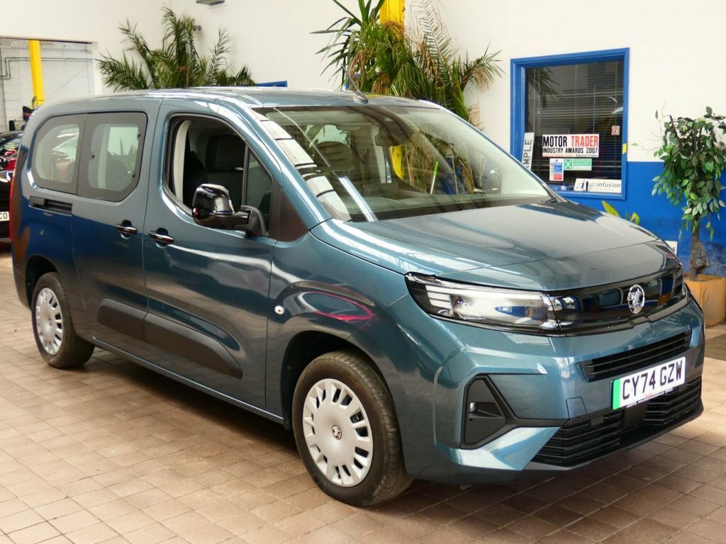 Vauxhall Combo-e Life Mpv CY74GZW Blue #5