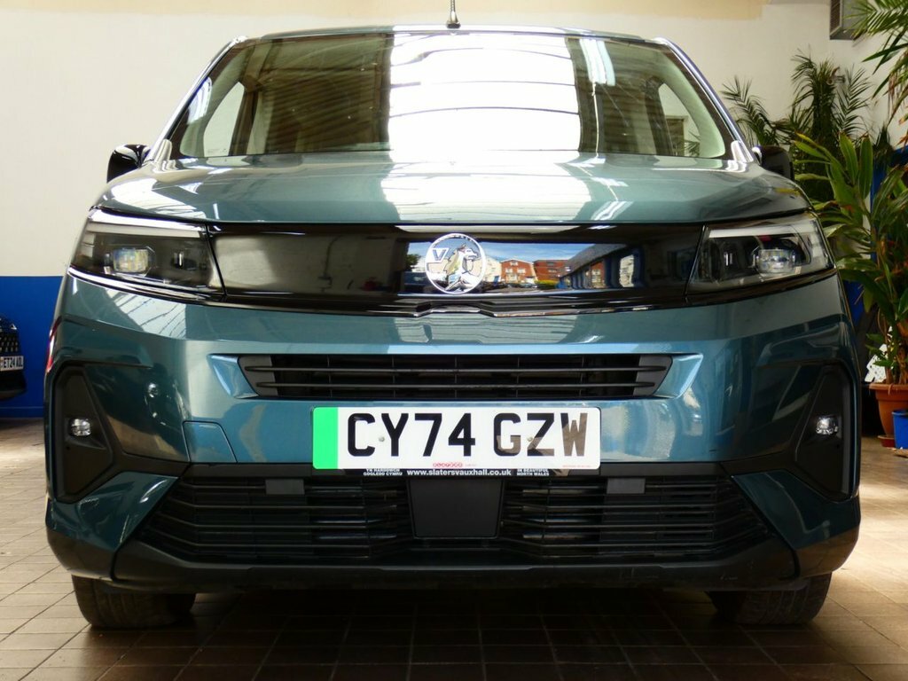 Vauxhall Combo-e Life Mpv CY74GZW Blue #2