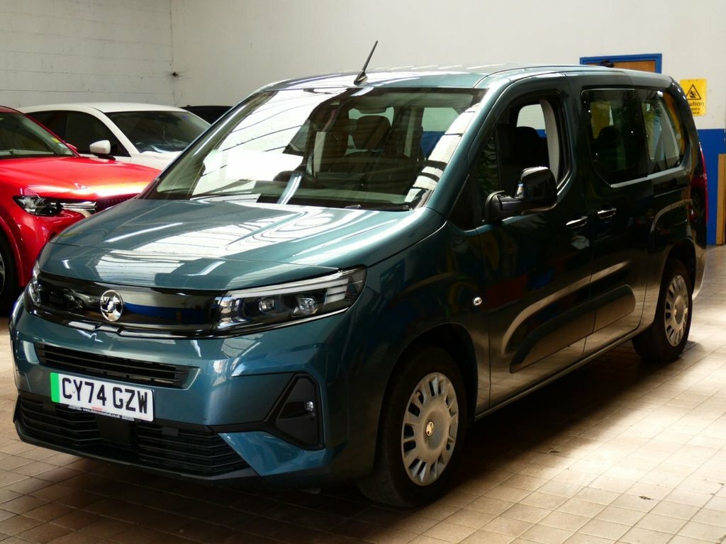 Vauxhall Combo-e Life Mpv CY74GZW Blue #3