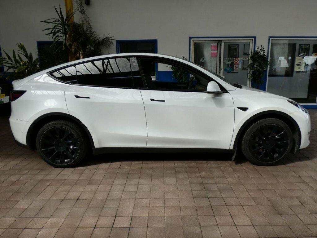 Tesla Model Y Suv AJ72PZH White #4