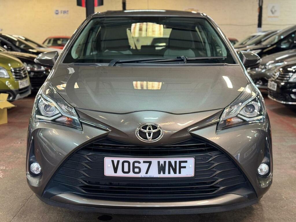 Toyota Yaris 1.5 Vvt-i Icon Tech Euro 6 VO67WNF Brown #2