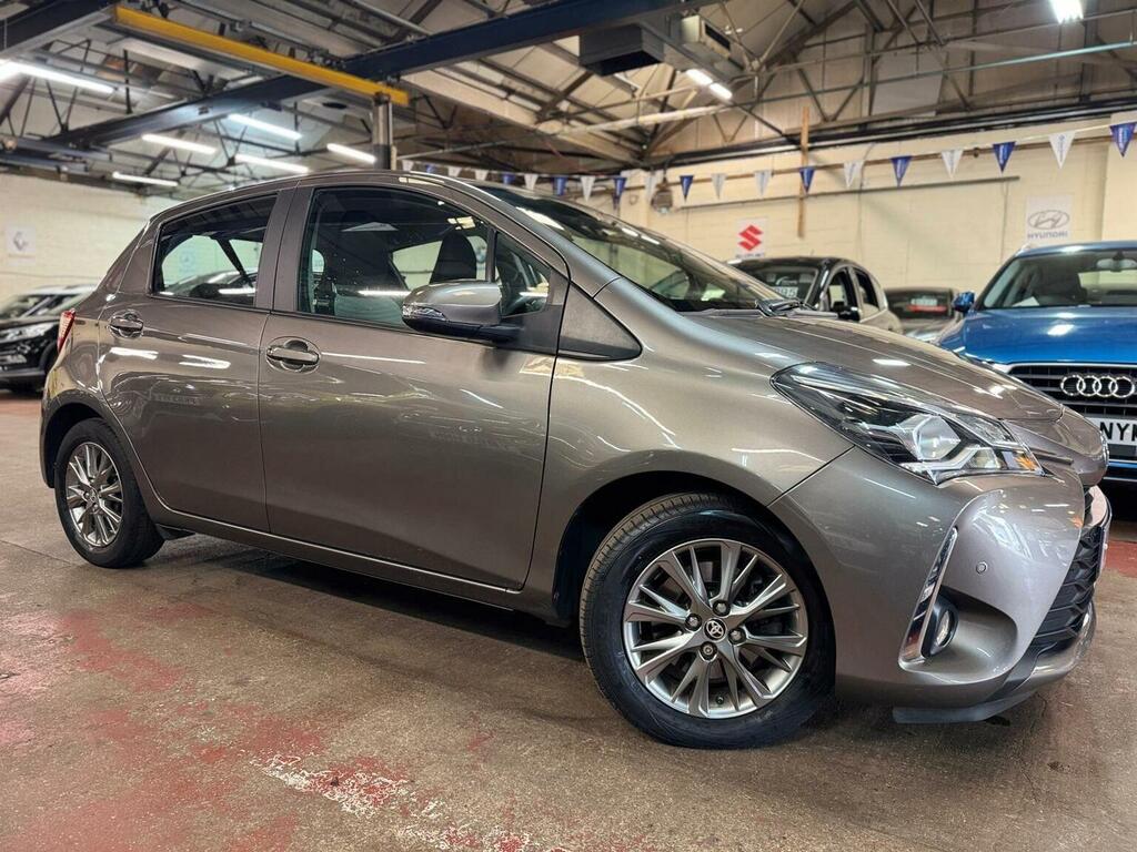 Toyota Yaris 1.5 Vvt-i Icon Tech Euro 6 Brown