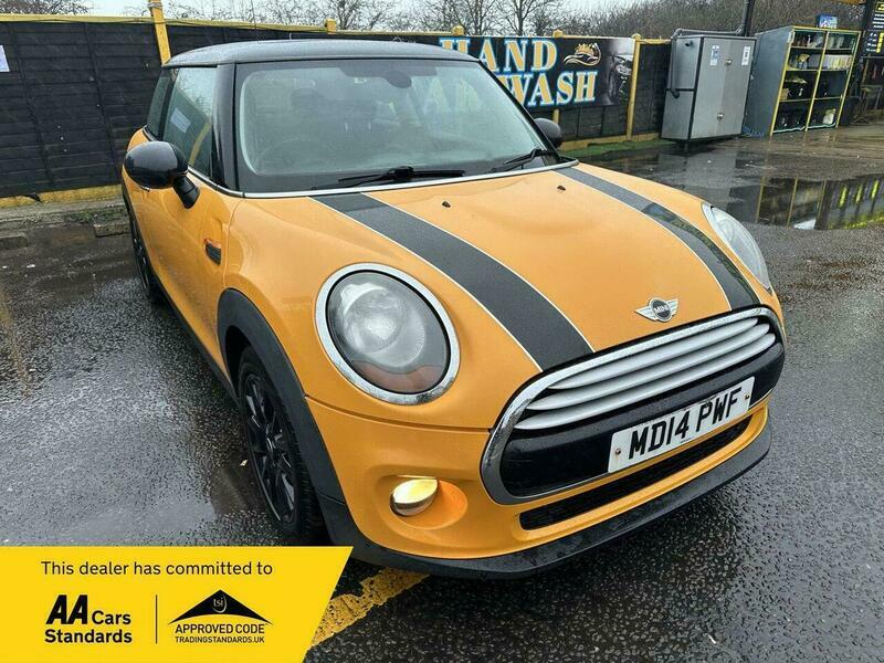 Mini Hatch 1.5 Cooper Euro 6 Orange