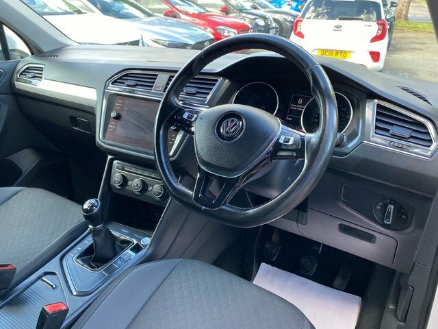 Volkswagen Tiguan 2018 2.0 Tdi Se Navigation Suv E YB18BFZ White #2