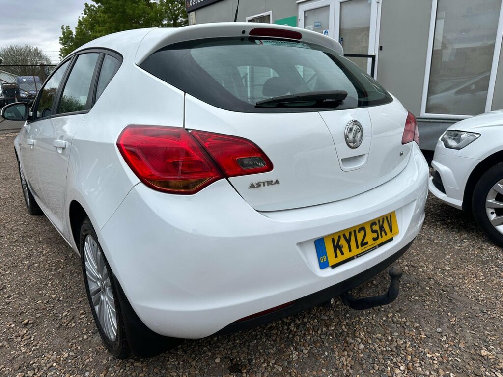 Vauxhall Astra 1.6 16V Excite Euro 5 KY12SKV White #3
