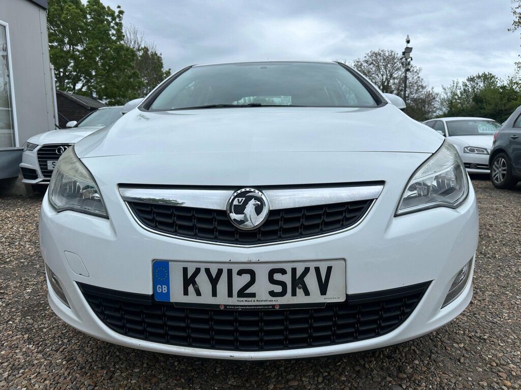 Vauxhall Astra 1.6 16V Excite Euro 5 KY12SKV White #2