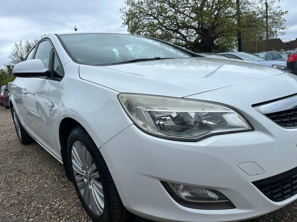 Vauxhall Astra 1.6 16V Excite Euro 5 KY12SKV White #5