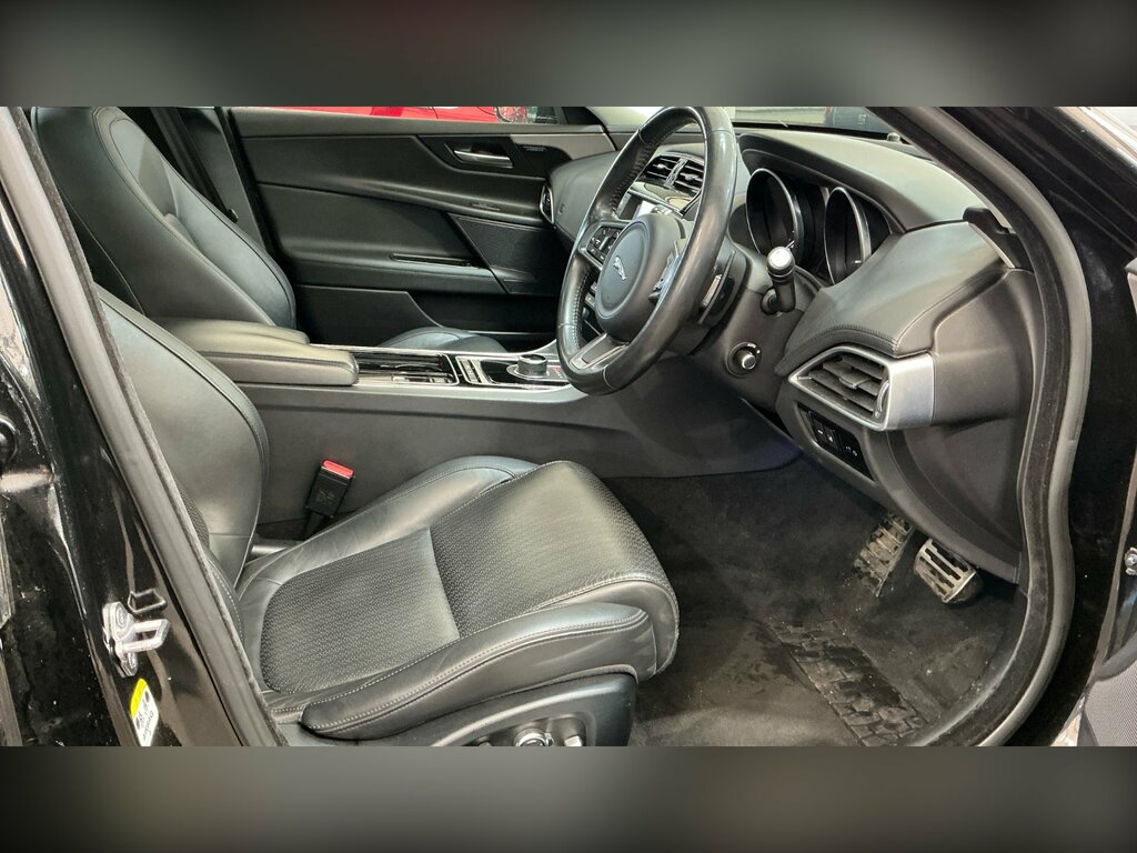 Jaguar XE 2.0D Portfolio Saloon Awd Euro 6 OU67XKV Black #3