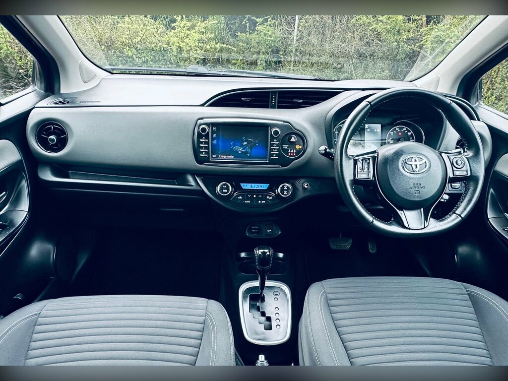 Toyota Yaris 1.5 Vvt-h Icon Tech Hatchback Hybrid E- ET18NKL Black #4