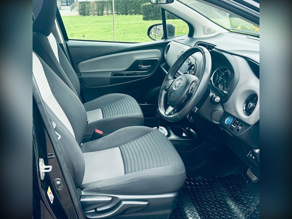 Toyota Yaris 1.5 Vvt-h Icon Tech Hatchback Hybrid E- ET18NKL Black #3