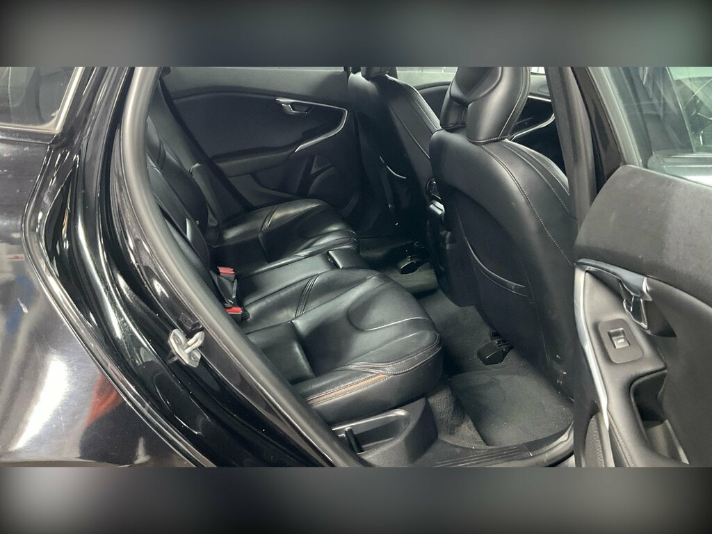 Volvo V40 Cross Country 2.0 D2 Lux Hatchback Euro 6 Ss EN65CKA Black #6