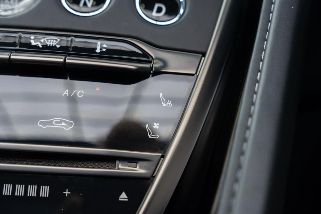 Aston Martin DBS 5.2 V12 Biturbo Superleggera Coupe Grey #23