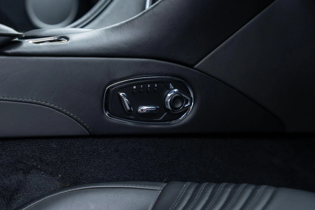 Aston Martin DB11 V8 Touchtronic Black #9