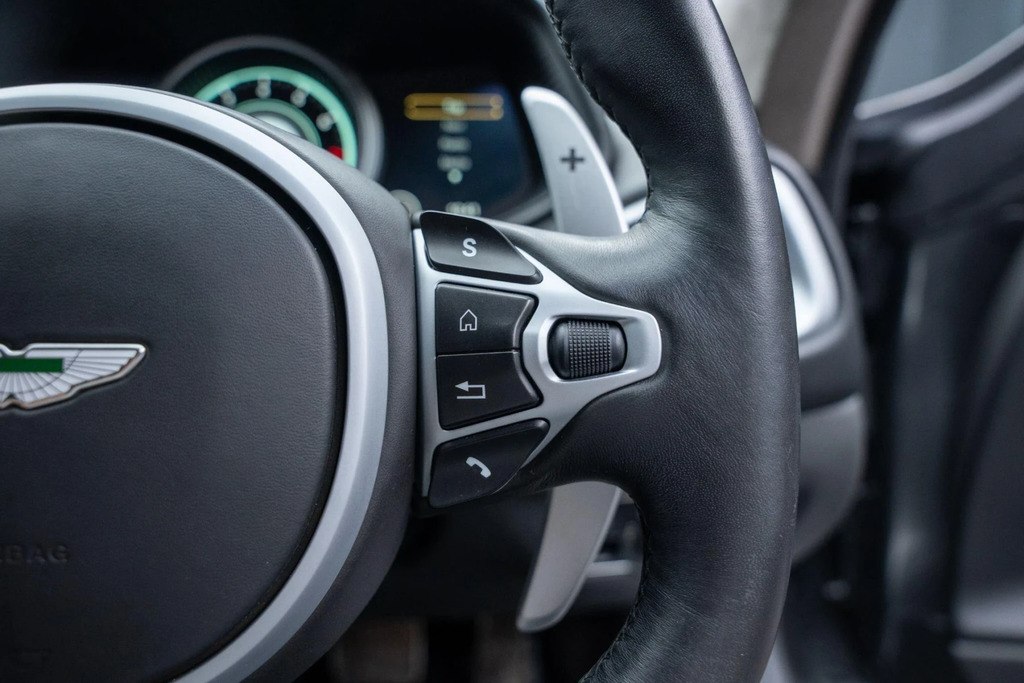 Aston Martin DB11 V8 Touchtronic Black #19