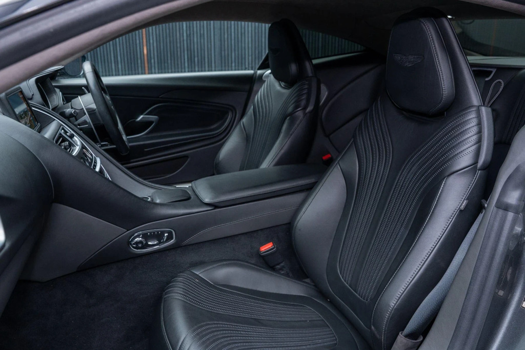 Aston Martin DB11 V8 Touchtronic Black #30
