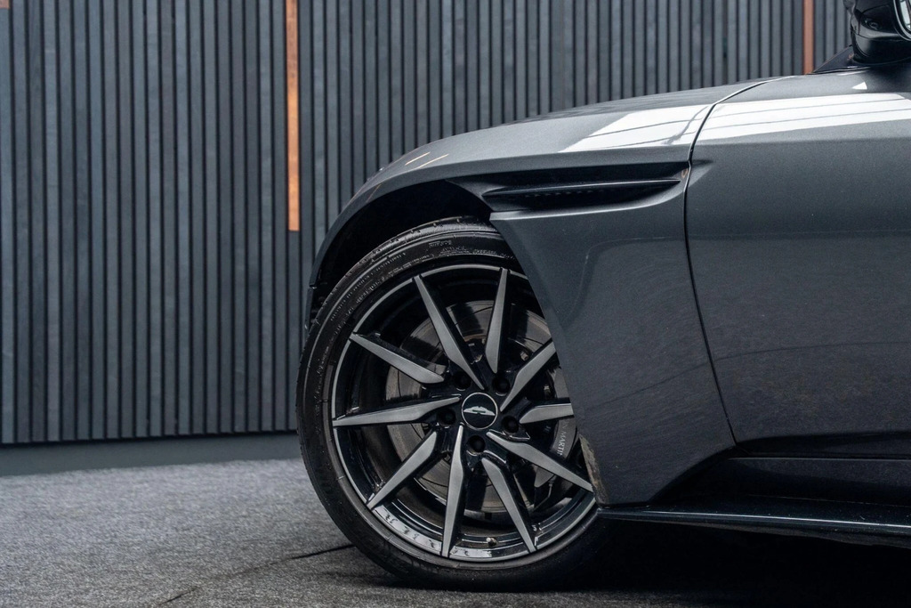 Aston Martin DB11 V8 Touchtronic Black #16