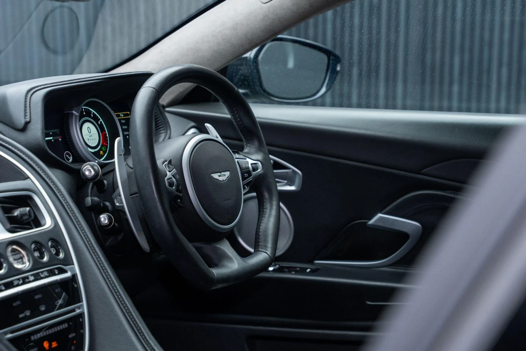 Aston Martin DB11 V8 Touchtronic Black #34