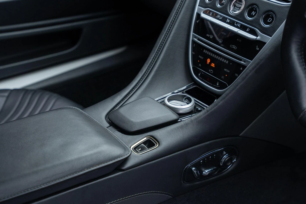 Aston Martin DB11 V8 Touchtronic Black #29
