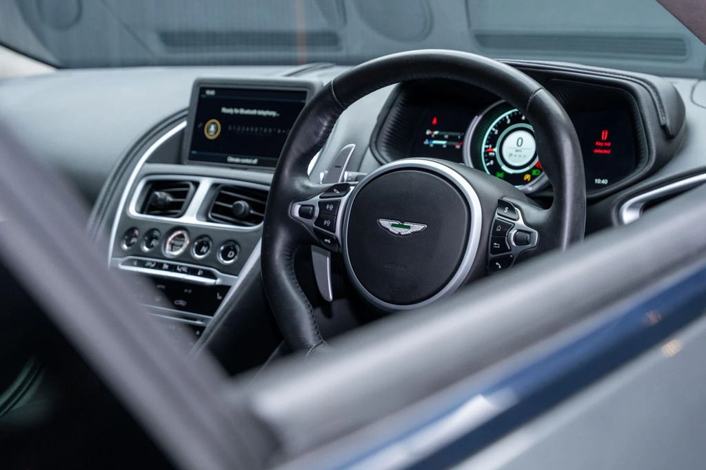 Aston Martin DB11 V8 Touchtronic Black #31