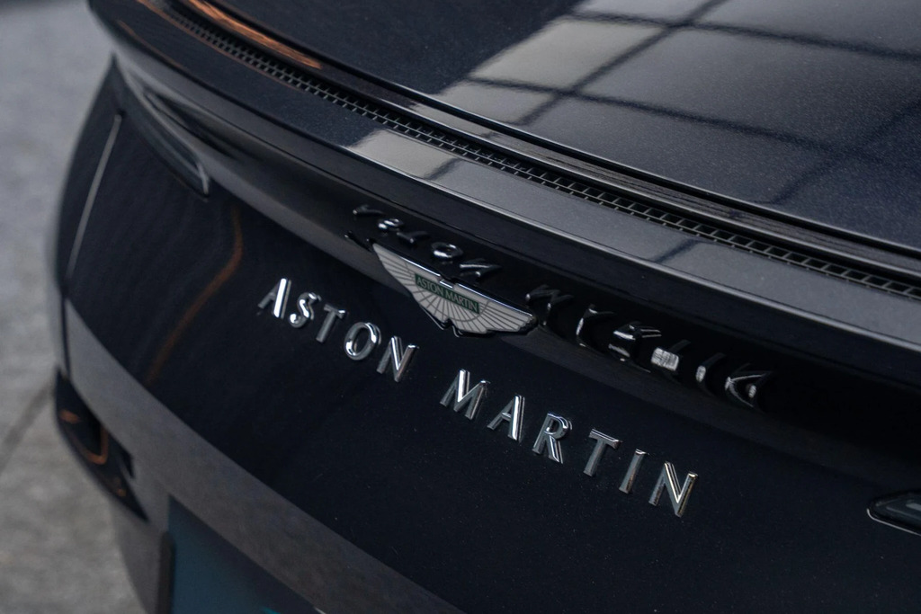 Aston Martin DB11 V8 Silver #23